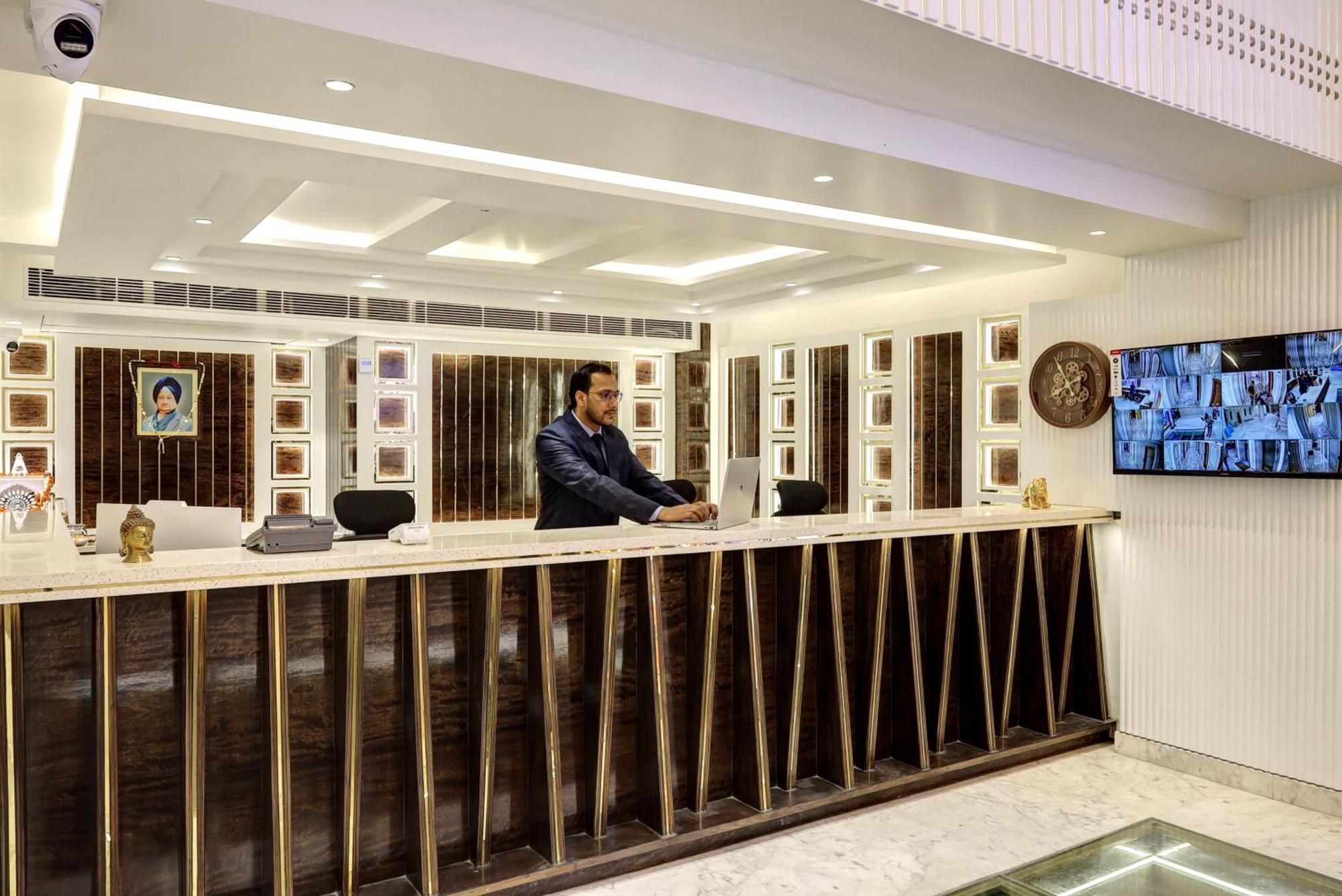 Hotel Namaste Hindustan Just A Minute Away From New Delhi Railway Station And Connaught Place Dış mekan fotoğraf